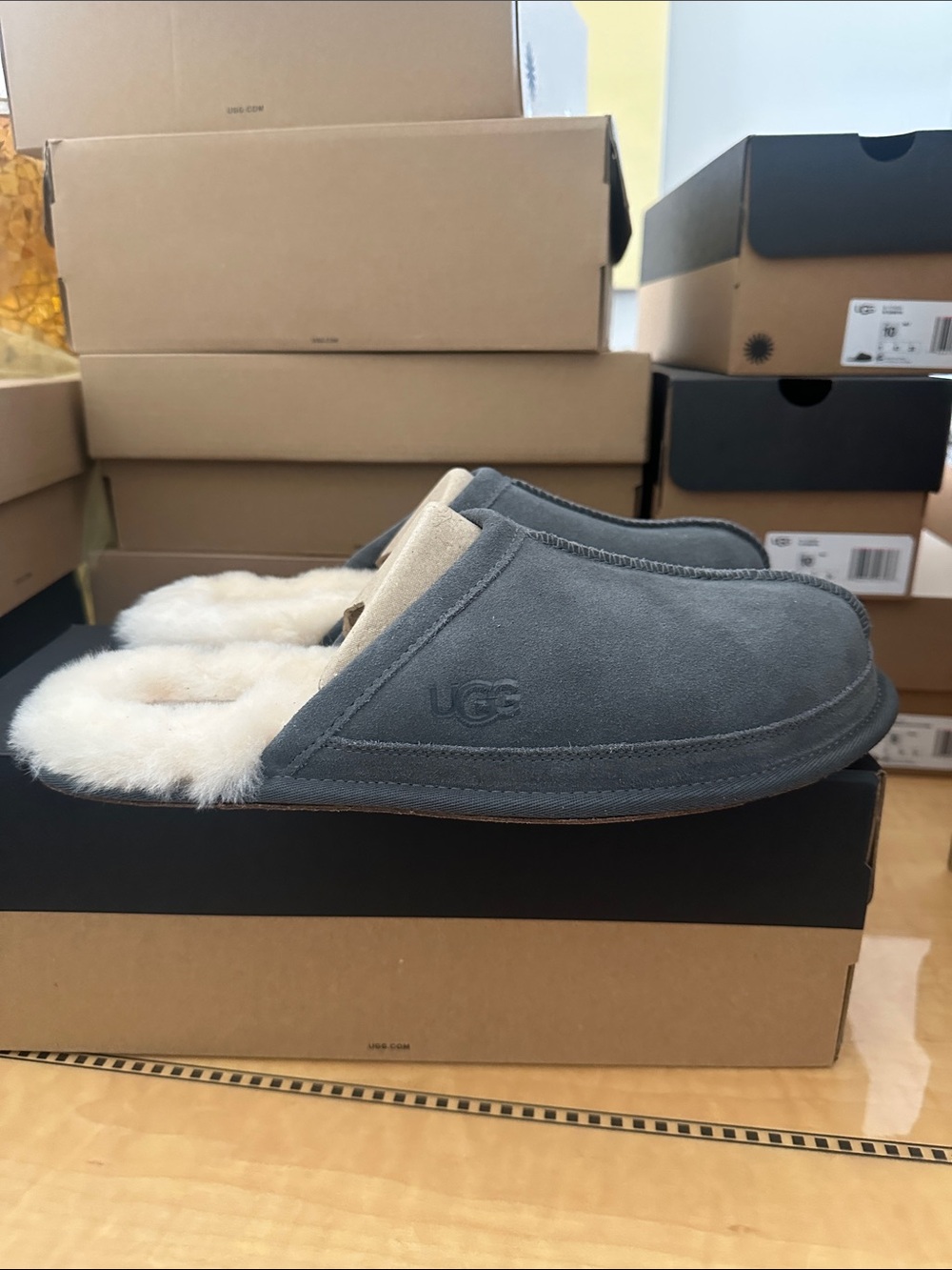 UGG Men’s Vanwyn Slipper.